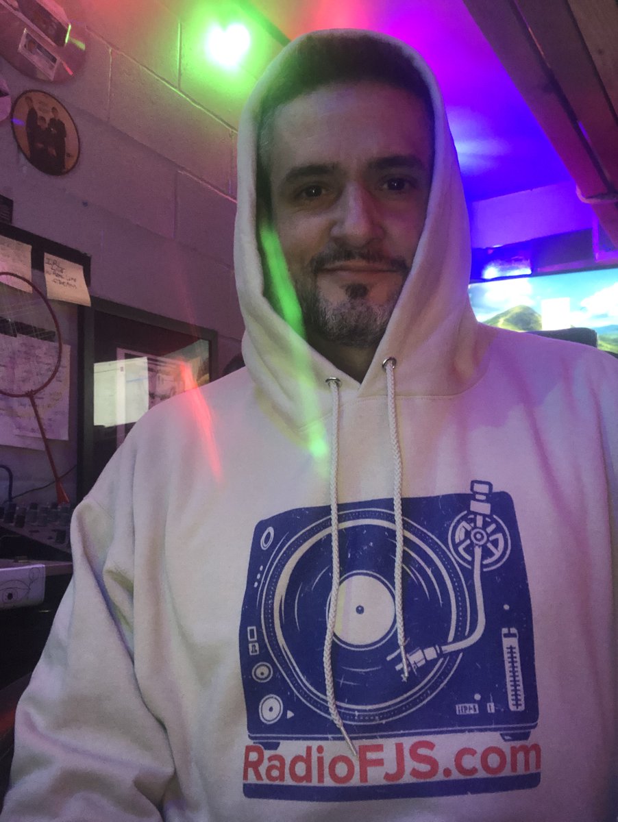 FreedomPopRadiO's tweet image. Hi funky faithful, I hope you&apos;re doing better than me.

Heads up because it&apos;s pretty fucking frozen out here.
34 degrees in #HudsonCounty, #NJ
So, dress warm...
Like the &apos;#RadioFjs&apos; Tan Turntable #Hoodie
I am sporting today.

RadioFjs.com

radiofjsstore.myspreadshop.com/turntable+radi…