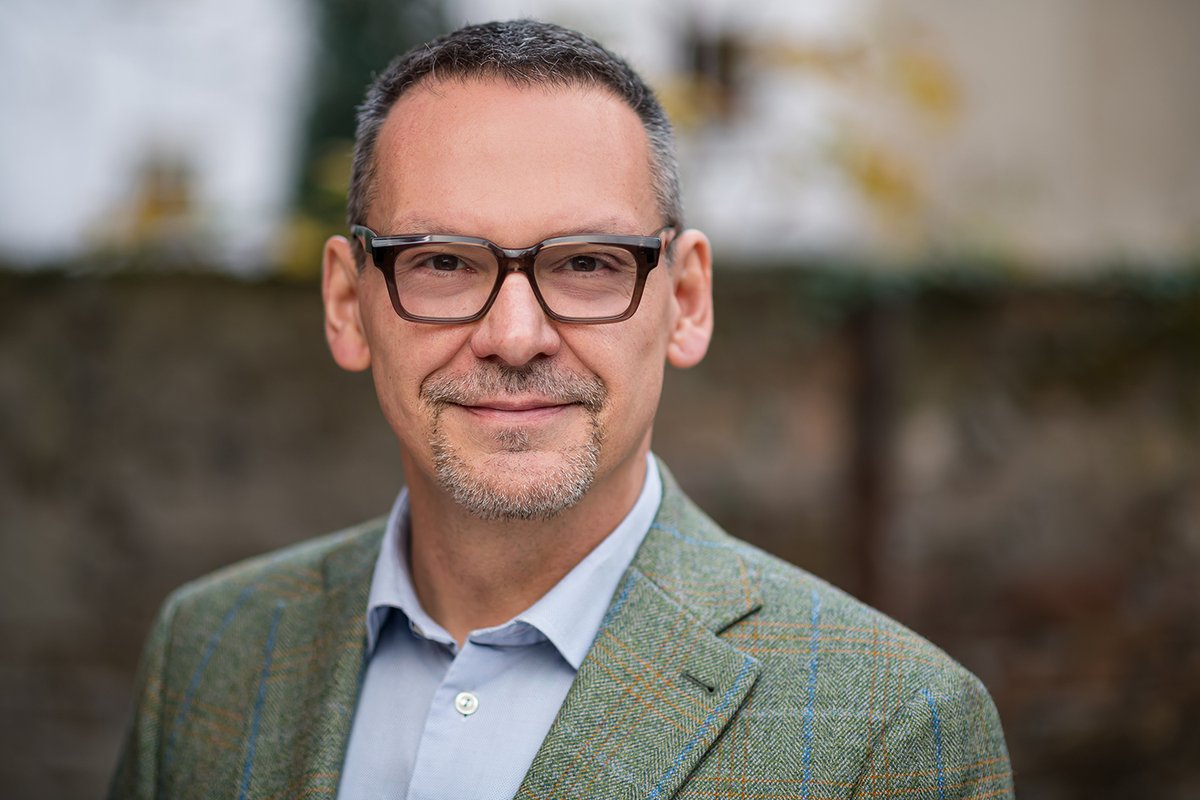 Herzlichen Glückwunsch: Die #UdKBerlin wählt Prof. Dr. Markus Hilgert zum neuen Präsidenten. Prof. Dr. Markus Hilgert folgt auf den amtierenden Präsidenten Prof. Dr. Norbert Palz, dessen Amtszeit am 31.3.25 endet.

Mehr Infos: udk-berlin.de/service/stabss…