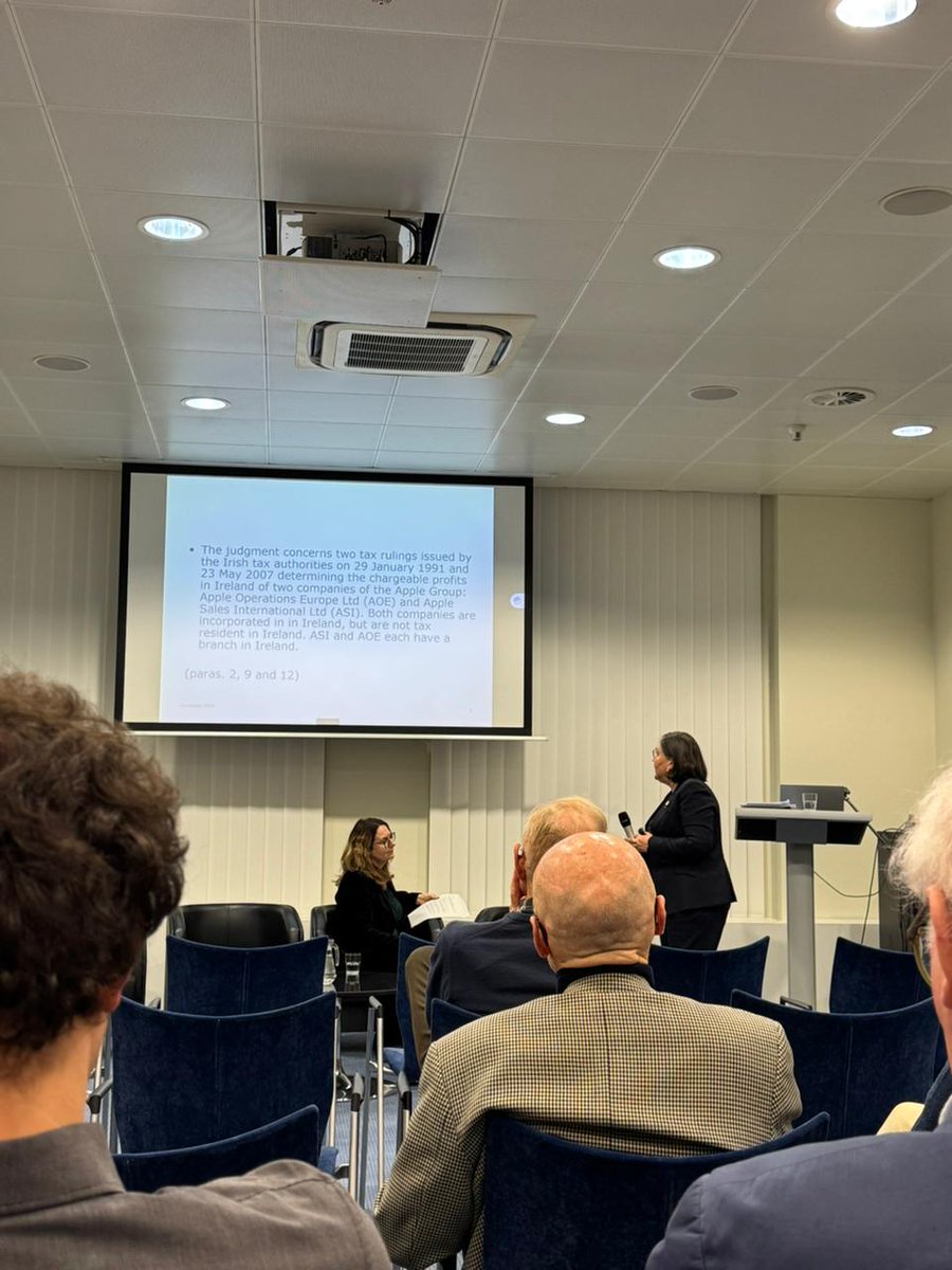 IIEABrussels's tweet photo. Great turnout last night for Margarida Afonso’s talk on The Apple Judgment, which she expertly decoded. 🍎 ⚖️

Seen here with our Chair, Miriam Driessen-Reilly, who moderated a lively discussion. 🎤 https://t.co/pUjm2N1d31