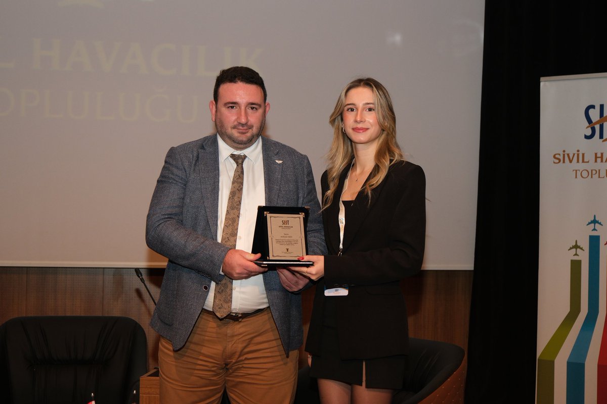ticarethava's tweet photo. Hava Trafik Panelimizden kareler. Değerli konuklarımız Doğan Yiğit ve Süreyya Arda Ekim'e teşekkür ederiz. 
#ticarethava #aviation https://t.co/Vk2U1zv9d0