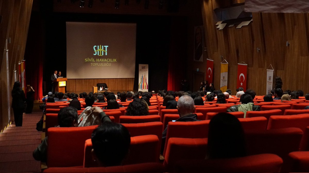 ticarethava's tweet photo. VII. Sivil Havacılık Zirvemizden ilk fotoğraflar. Bizleri yalnız bırakmayan değerli konuklarımıza, hocalarımıza, sponsorlarımıza ve siz değerli dinleyicilerimize teşekkür ederiz. #ticarethava https://t.co/Y8XYPguXXQ