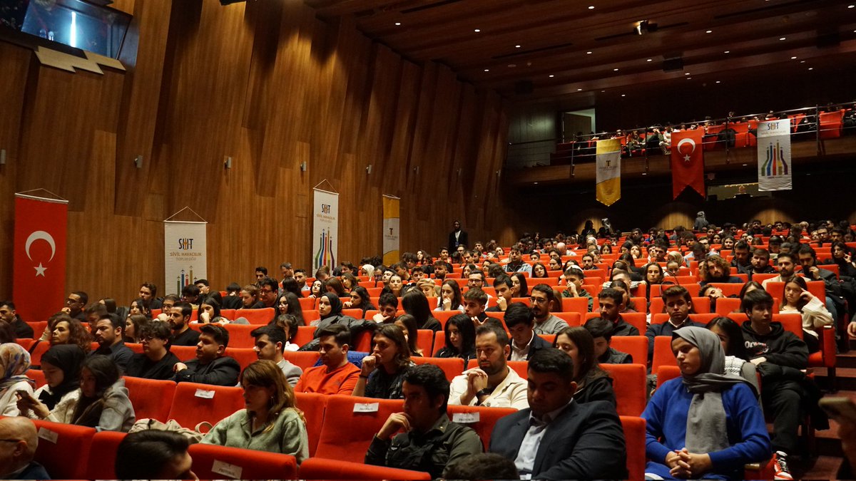 ticarethava's tweet photo. VII. Sivil Havacılık Zirvemizden ilk fotoğraflar. Bizleri yalnız bırakmayan değerli konuklarımıza, hocalarımıza, sponsorlarımıza ve siz değerli dinleyicilerimize teşekkür ederiz. #ticarethava https://t.co/Y8XYPguXXQ