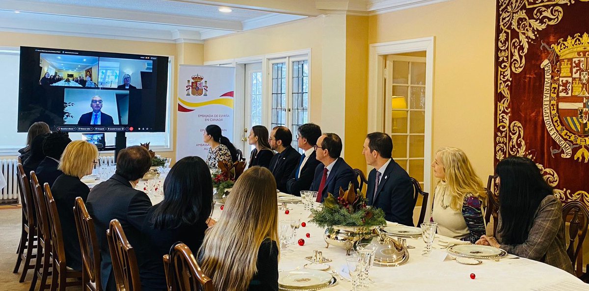 EmbEspCanada's tweet photo. La Asociación de Científicos Españoles en 🇨🇦 y @EmbEspCanada han organizado un acto de #diplomaciacientifica con el Profesor Andrés Lozano y el capítulo de #Ottawa de @ACER_canada 
The Association of Spanish Scientists in🇨🇦 and @EmbEspCanada have organized a science event with Professor Andrés Lozano and the #Ottawa chapter of @ACER_canada.