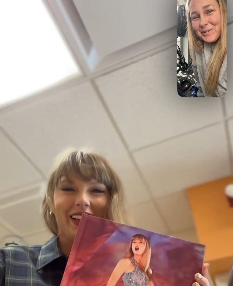 TSUpdating's tweet photo. 🚨| A couple of days after finishing her tour, Taylor Swift visited Children’s Mercy Hospital, met with the children, FaceTimed their families, and gave away a bunch of gifts, including a signed Eras Tour Book. https://t.co/DOruU8GCJu