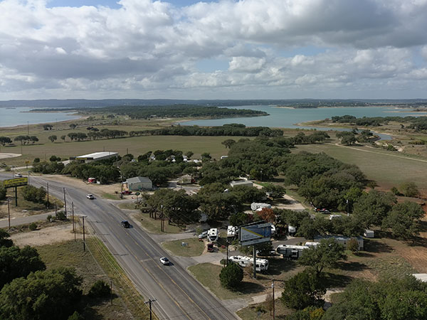 bunk_haus's tweet photo. Looking for that extra room for the holidays at @bunk_haus? We have rental cabins, motel room and RV spaces. Enjoy Canyon Lake with over 25+ years in the Texas Hill Country. Ask about our specials. https://t.co/aQ6dggidoj #canyonlake #hillcountry https://t.co/49IBGSAy4Q