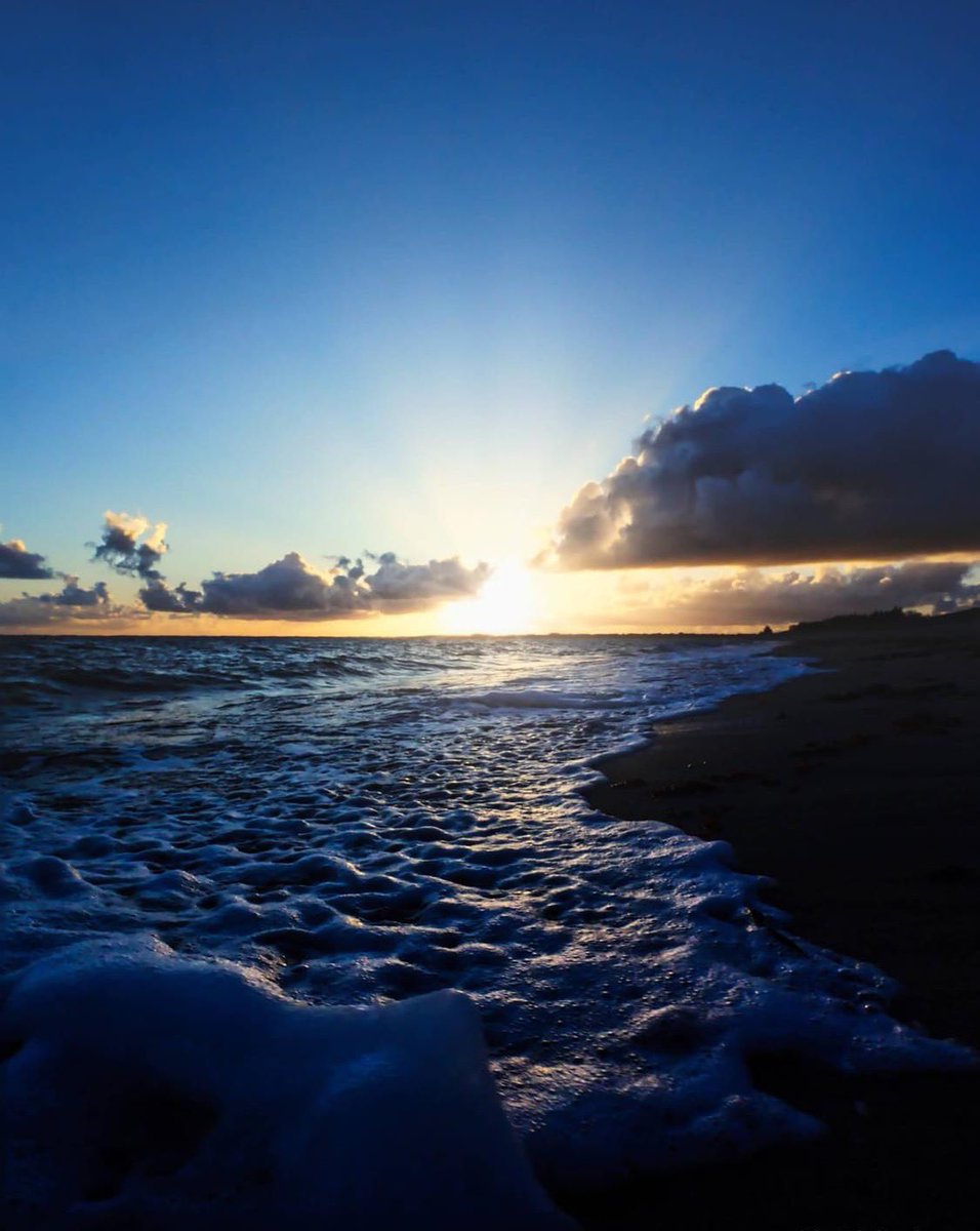 LLeyigui's tweet photo. Dans toute sa splendeur, sa beauté et sa bienveillance, l’Univers reflète la grandeur du Créateur DIEU le véritable. https://t.co/sxcriXcAuK