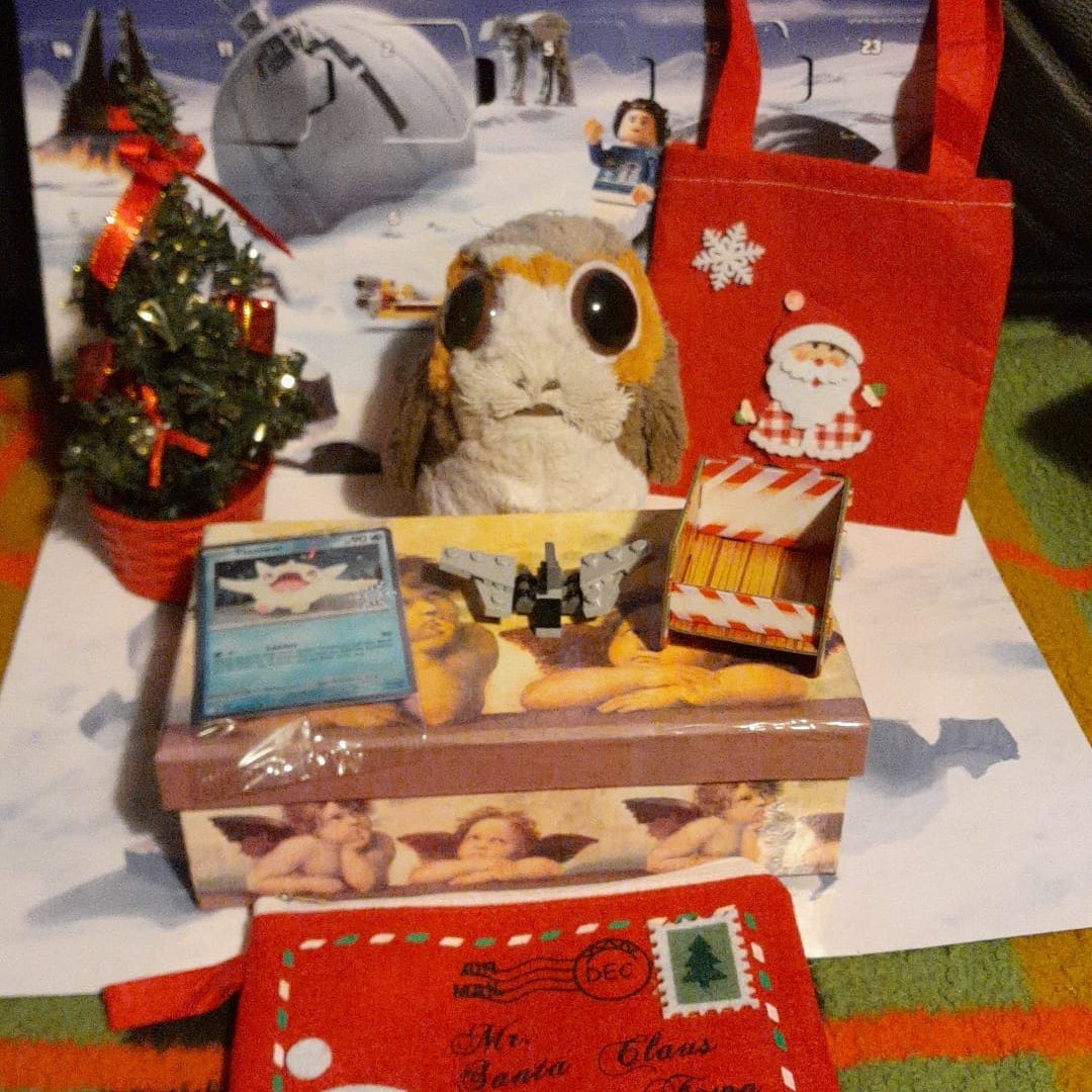porgsen's tweet photo. Moin moin! I opened my next three doors today and see what I geted: A glitter Pokémon card with Cetoddle, a Lego Star Wars ship, and a little festive waggon. I think I liked the Pokémon card the maniest! Look how cool it looks! 😁#Minecraft #MinecraftBuilds #MinecraftServer https://t.co/UGBoTRycsY