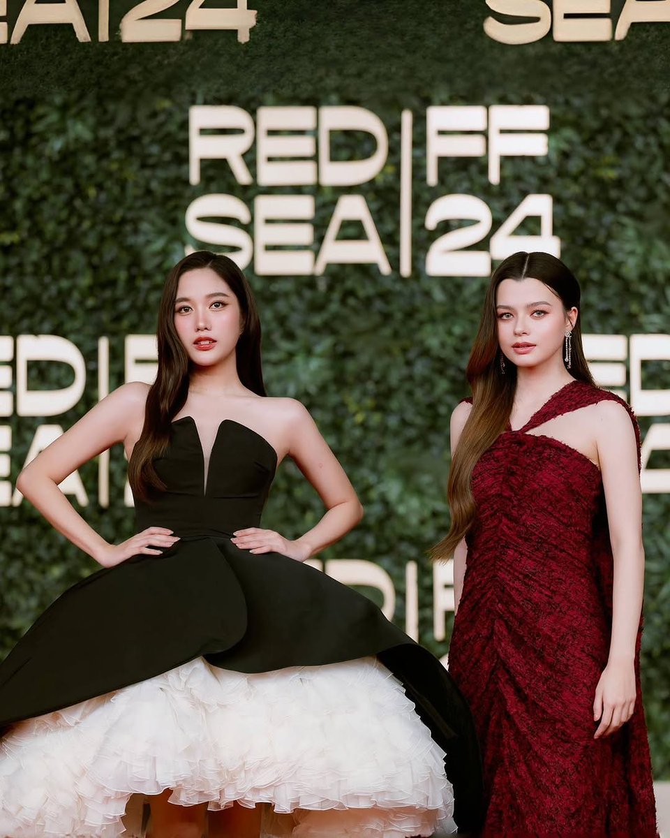 lessencestudios's tweet photo. Freen Sarocha and Becky Armstrong define beauty in a newly shared photo from the Red Sea International Film Festival closing ceremony.

#BeckyRedSeaClosing
#FreenRedseaClosing
#FreenBeckyRedseaClosing https://t.co/62yTktWxMA