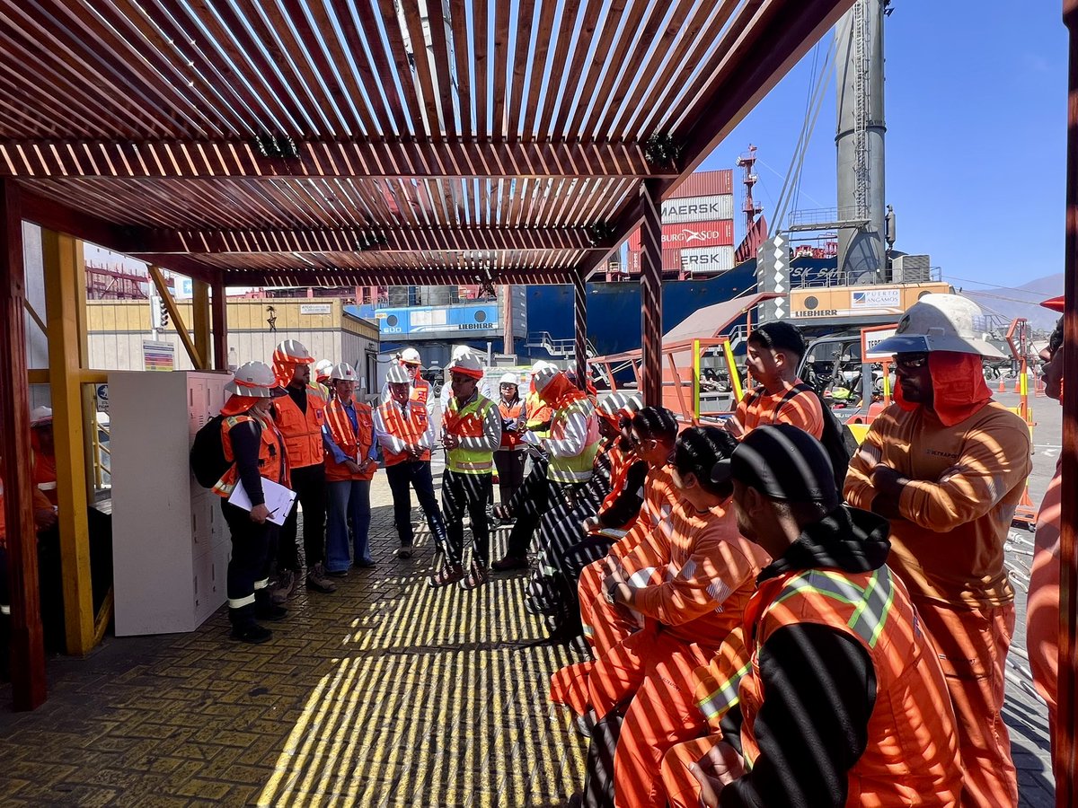🔴El director del Trabajo, Pablo Zenteno, junto a la <a href="/AntofagastaDrt/">DRTAntofagasta</a> Margarita López y equipo Inspectivo de USESAT realizaron una fiscalización investigativa en Puerto Angamos, Mejillones, respondiendo la solicitud de la directiva de la Confederación de Trabajadores Portuarios de