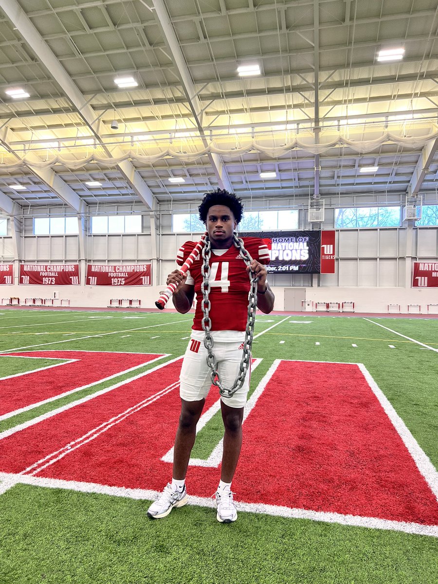 AhmeenG1's tweet photo. #AGTG After a great visit I am blessed to have earned an offer from. #TigerUp 
@WittFootball !! ❤️ 
@JoeNemith3 
@Cjohn_5 
@_zekemoore
@MasonCometsFB
@CoachKentM10 
@CoachCastner https://t.co/uiZLOgytqs