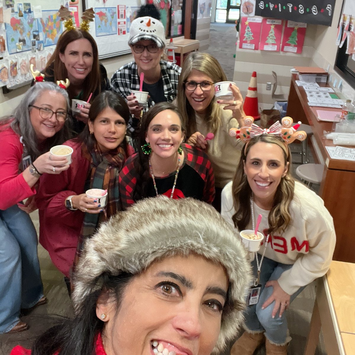 mayireyes07's tweet photo. @MJEjags @MJEKinder ICE CREAM 🍨 TIME!! Thanks PTA ❤️ https://t.co/8fs5GzqqBX