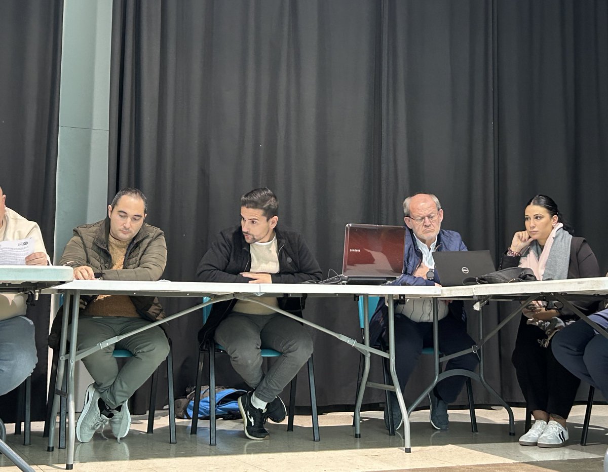 CartagenaPP's tweet photo. Nuestro concejal, @sitoct, asiste al pleno de la #JuntaVecinal de #LaAljorra, donde se ha aprobado nuestra moción para que el pueblo rinda homenaje a Julián Nieto. https://t.co/Z94AQgHTZf