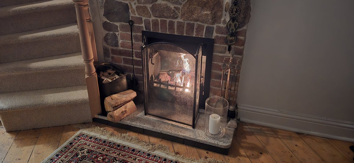 redteamJSY's tweet image. Definitely now a suitable temperature to have the fire lit! 

#winterishere #thawingout #oldcottage