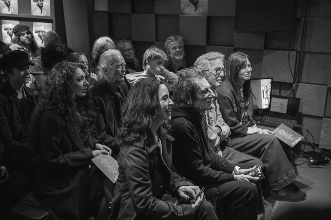 EricClapton's tweet photo. Last night, Eric Clapton attended the celebration of @ringostarrmusic's new album 'Look Up' at Third Man Records with @ronniewood, @davidgilmour, @MelanieCmusic, @JimmyPage, @ScarlettSabet, Jools Holland, Bob Geldof and more! https://t.co/boNKPiQ60y