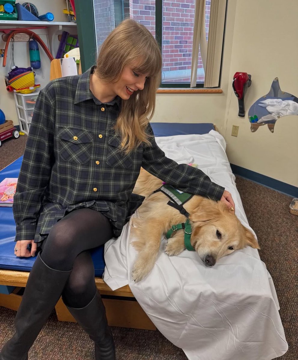 SwiftNYC's tweet photo. More of Taylor with the service dog at the children’s hospital in Kansas City recently 🥺🤍 https://t.co/Z83u8A2mMl