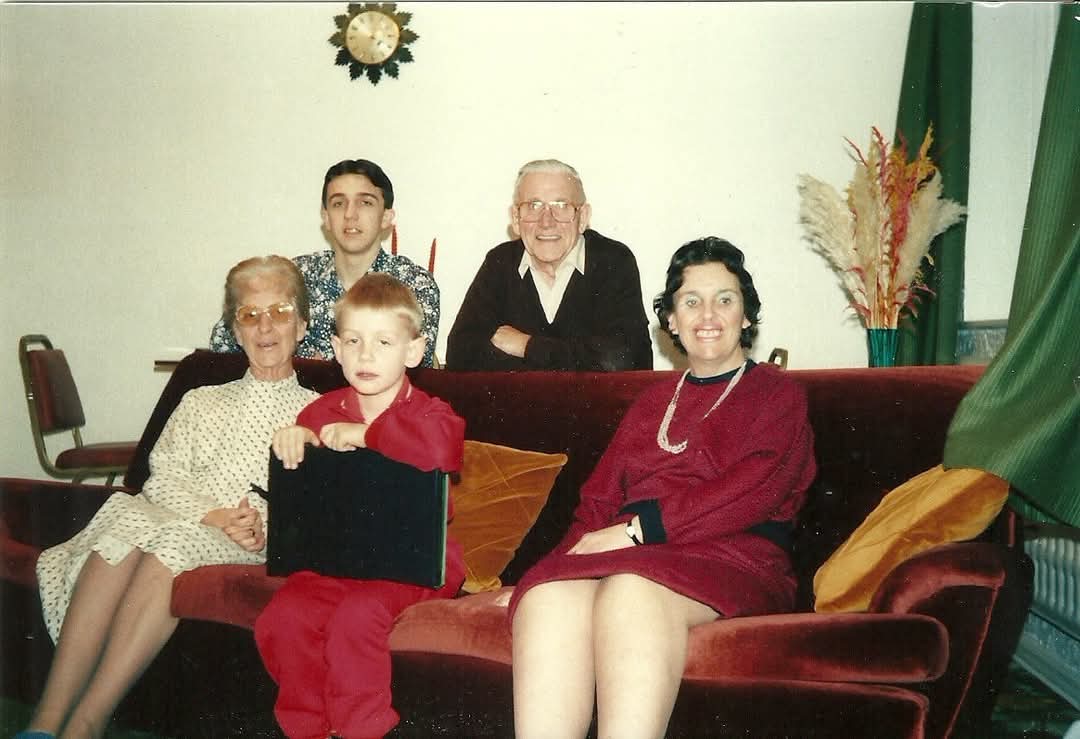 ColinW83's tweet photo. Christmas Day 1989.

Sitting are my Nan, me (6 years old), and my Mum. Standing behind are my brother, and Grandad (my Dad was taking the photo). 

One cannot help but feel sentimental at times during Christmas. 🎄

#christmas #sentimentality #family https://t.co/x4rqw0oXoj