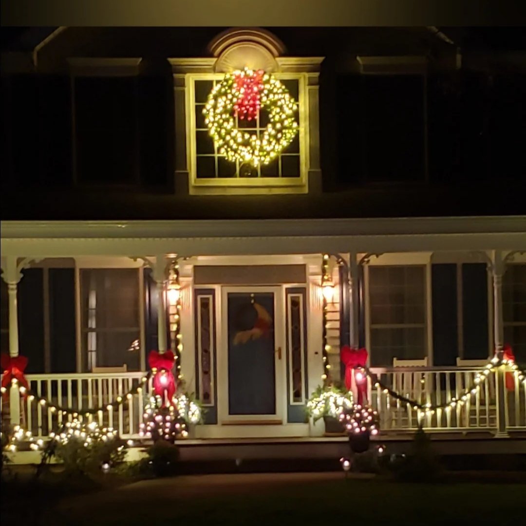 A beautiful 5 Foot LED Wreath. ACWreaths.com #ChristmasWreath #LEDWreath #Wreath #ChristmasLights #ChristmasDecor #HolidayDecorating #5FootWreath #Wreath