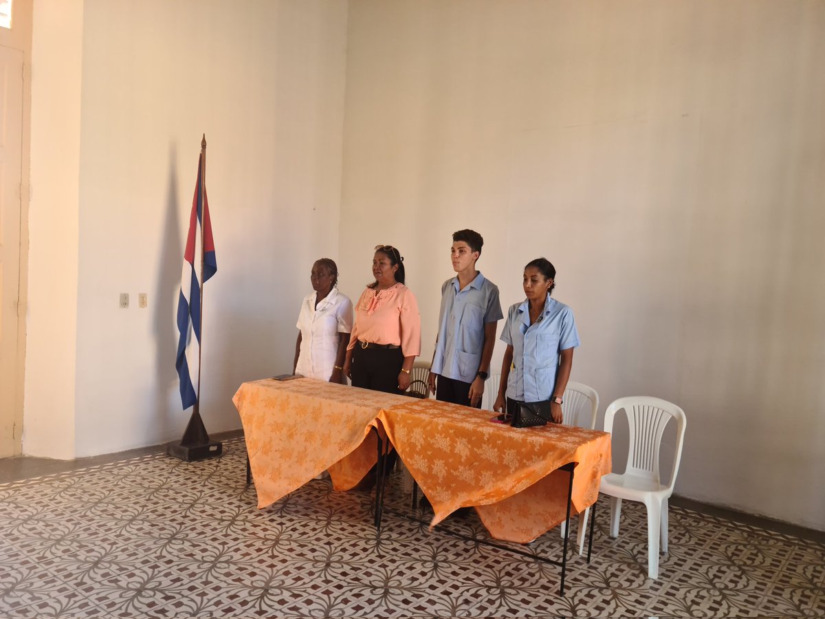 LuisMiguelValCo's tweet photo. Y así inicia como corresponde el #Activo del #Movimiento de #Vanguardia #Mario #Muñoz #Monroy de la @fetstgo de la @ucm_sc

Momento propicio para el diálogo entre las nuevas y experimentadas generaciones de la cantera

@BismarysR
@SorelisPue13534
@BeatrizJUrrutia
@MigdaliaFerna https://t.co/LIP6grHOhf