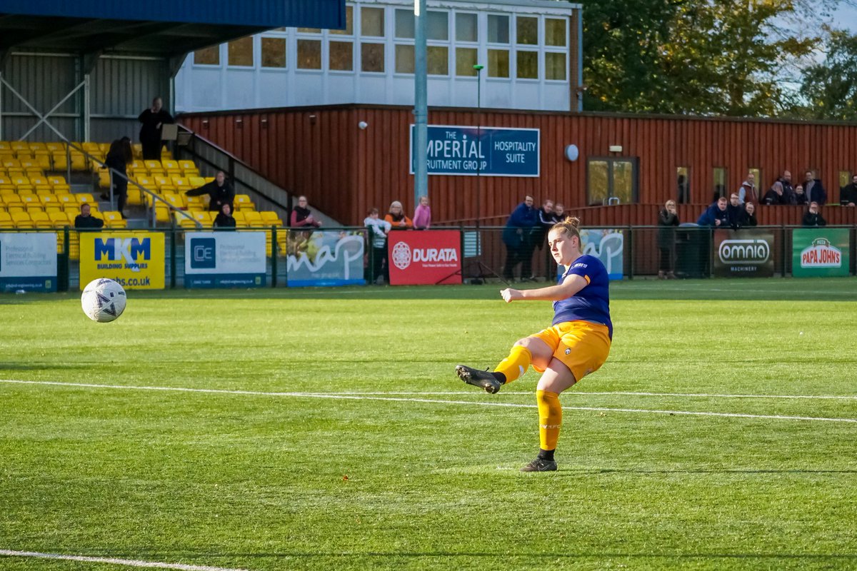 HullCityLFC's tweet photo. #HCLAdvent 1️⃣2️⃣

Now, in her second season as a Tigress, Kirstie was 🔑  to the  promotion back to Tier 3!! 🐯 

No. 12 pulls the strings in ⚫️🟠 and committed each and every game!

🤝 @TruthLegal

#HearUsRoar https://t.co/vU21IUROjU