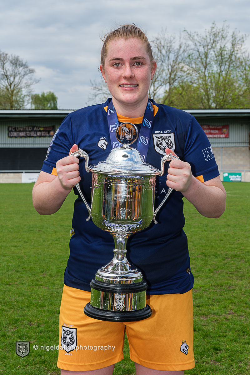 HullCityLFC's tweet photo. #HCLAdvent 1️⃣2️⃣

Now, in her second season as a Tigress, Kirstie was 🔑  to the  promotion back to Tier 3!! 🐯 

No. 12 pulls the strings in ⚫️🟠 and committed each and every game!

🤝 @TruthLegal

#HearUsRoar https://t.co/vU21IUROjU