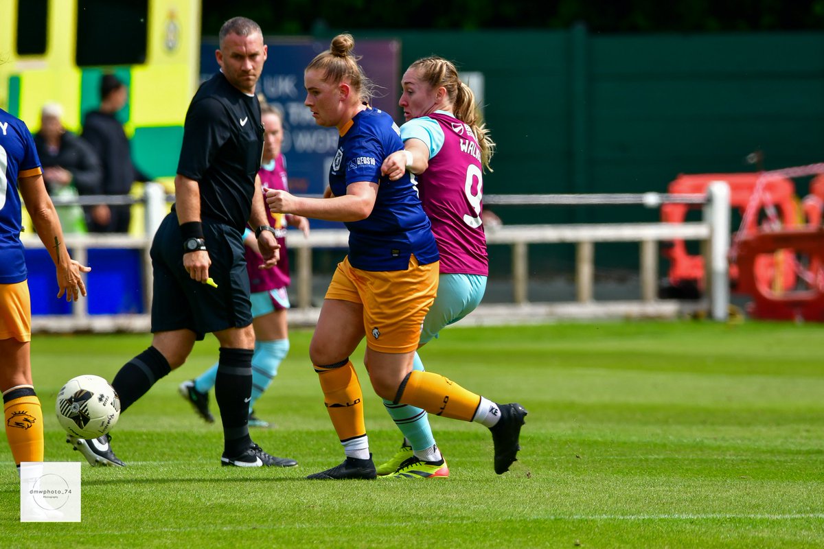 HullCityLFC's tweet photo. #HCLAdvent 1️⃣2️⃣

Now, in her second season as a Tigress, Kirstie was 🔑  to the  promotion back to Tier 3!! 🐯 

No. 12 pulls the strings in ⚫️🟠 and committed each and every game!

🤝 @TruthLegal

#HearUsRoar https://t.co/AFcOD6VFw9
