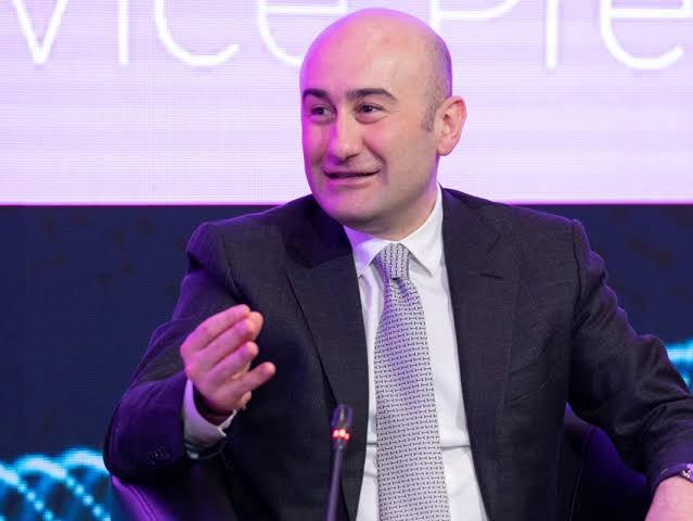 Seneye aynı hikayeyi izlemek mi istiyorsunuz? Gidin 15 gün sonra oy verin, seneye izleyeceğiniz şeyi şimdiden öğrenmiş olun.

Bunlar, Beşiktaş tarihinden kazınarak silinmeli.