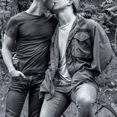 لأن الحياة معك رحبة ودافئة ، كل ما أتمناه أن نكون معًا إلى أمدٍ بعيد 🖤