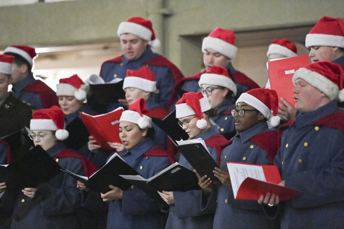 VMI1839's tweet photo. Ringing in the season in style 🎄🕯️🎵

After a wonderful Corps Holiday Supper, cadets and rats joined the extended VMI community for Carols in the Courtyard and a candlelight service led by the Chaplain's Office.

#VMICommunity #HolidayCheer #SpiritNight #EspritDeCorps https://t.co/ah96SUvQQs