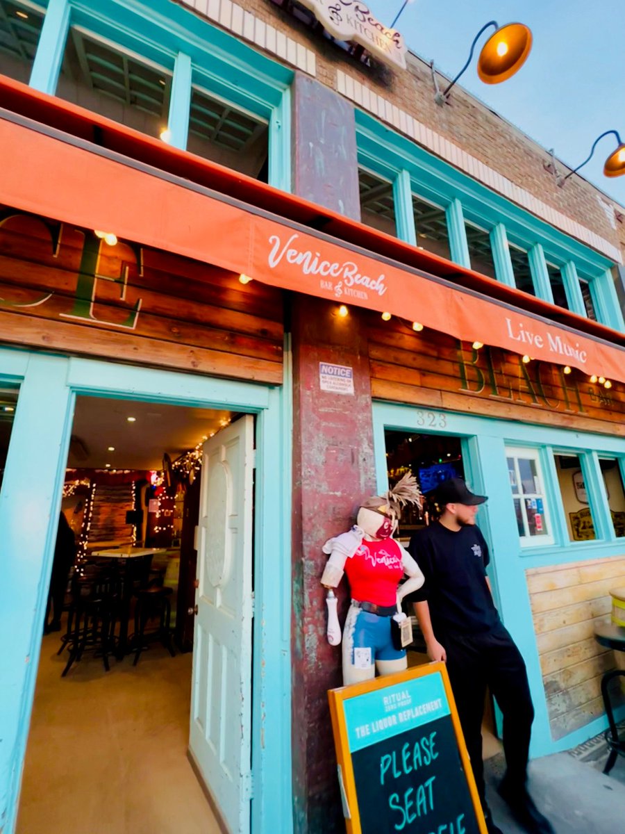 Stareable tweet media