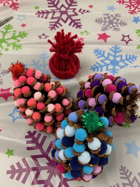 HamiltonLibrary's tweet image. Long Table Craft Event held on December 3rd at the Terryberry Branch brought in 18 #crafters including Jaclyn and Pam! All had a jolly ol' time creating different festive #decor to display.
Stay tuned to hpl.ca/guide for more sessions coming in January and February!