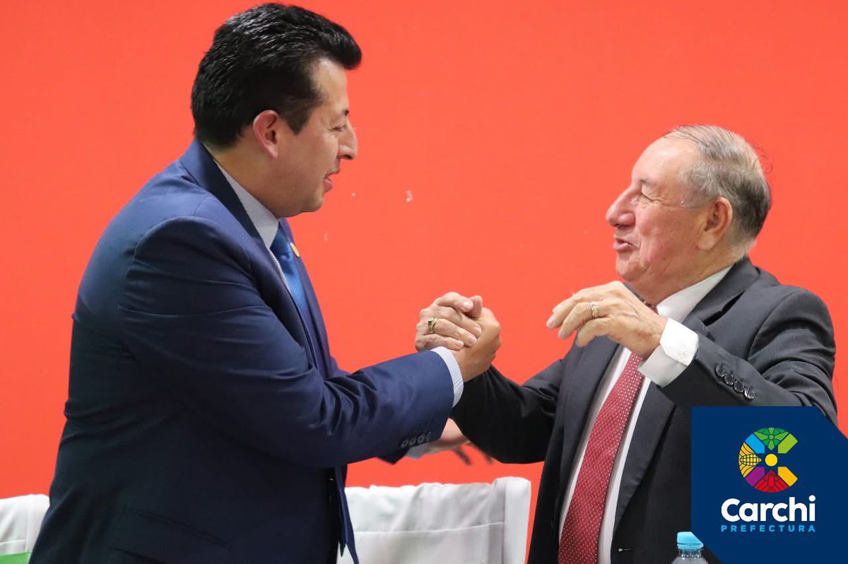 CarchiPrefectur's tweet photo. #DeporteBarrial ⚽ | Participamos en la posesión de la nueva directiva de Fedeligas Carchi, liderada por el Dr. Jaime Hurtado. Quienes reconocieron a nuestro Prefecto #JulioRobles por su apoyo al deporte barrial.

¡En unidad siempre! 

#JulioRoblesPrefecto
#LaNuevaPrefectura https://t.co/LVHvYSswah