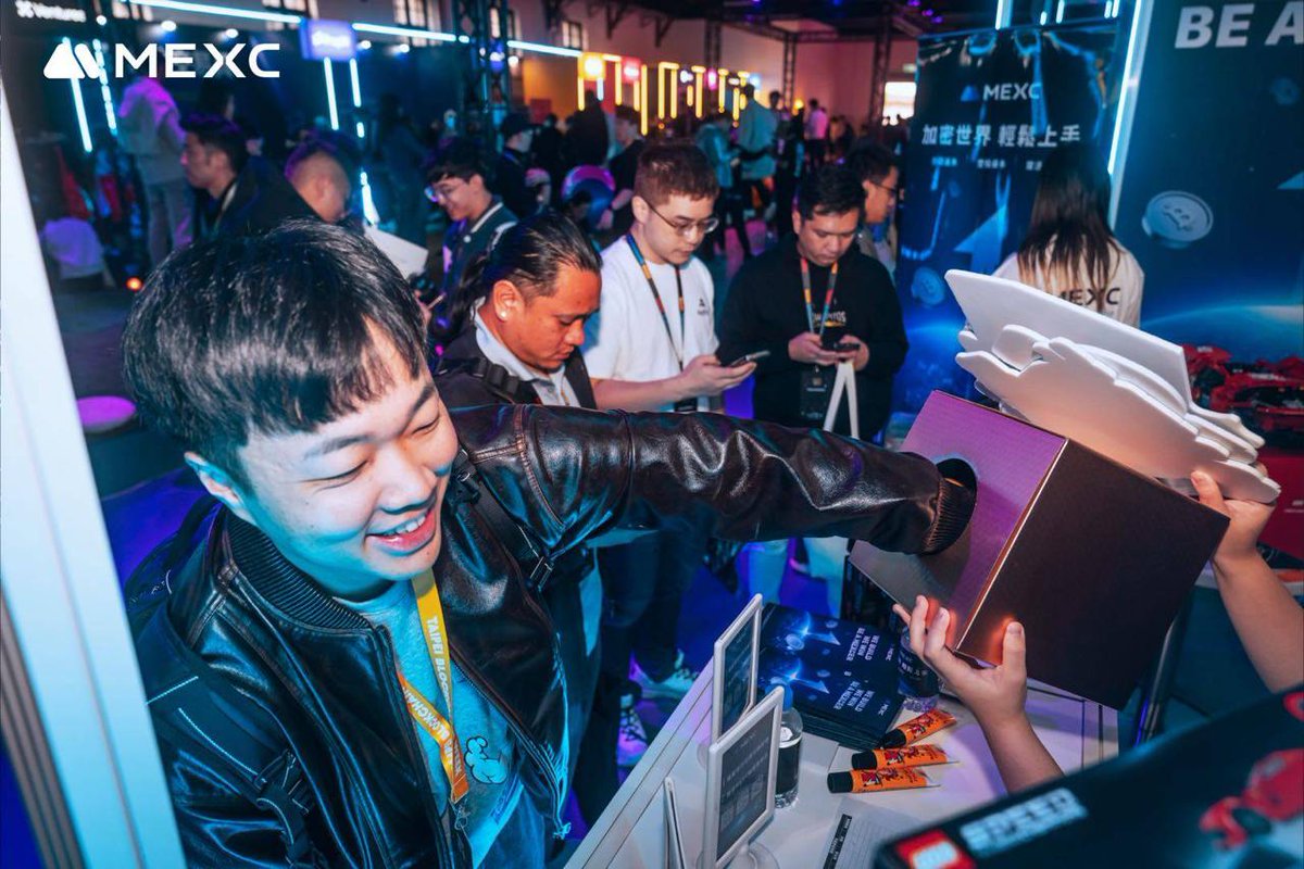 MEXC_DE's tweet photo. 📣MEXC glänzt als Goldsponsor bei der Taipei Blockchain Week und dem Mr. Block Summit!
🚀MEXC hat #TaipeiBlockchainWeek und den #MrBlockSummit mit Stil eingeläutet und stand am 1. Tag als Goldsponsor im Mittelpunkt. Die Veranstaltung war hervorragend besucht und die Teilnehmer waren von der Präsenz und Energie von #MEXC gefesselt.
🔥Dies ist erst der Anfang – bleibe dran für weitere spannende Updates und Überraschungen in den nächsten zwei Tagen, während wir weiterhin #Web3 Innovation und -Zusammenarbeit feiern