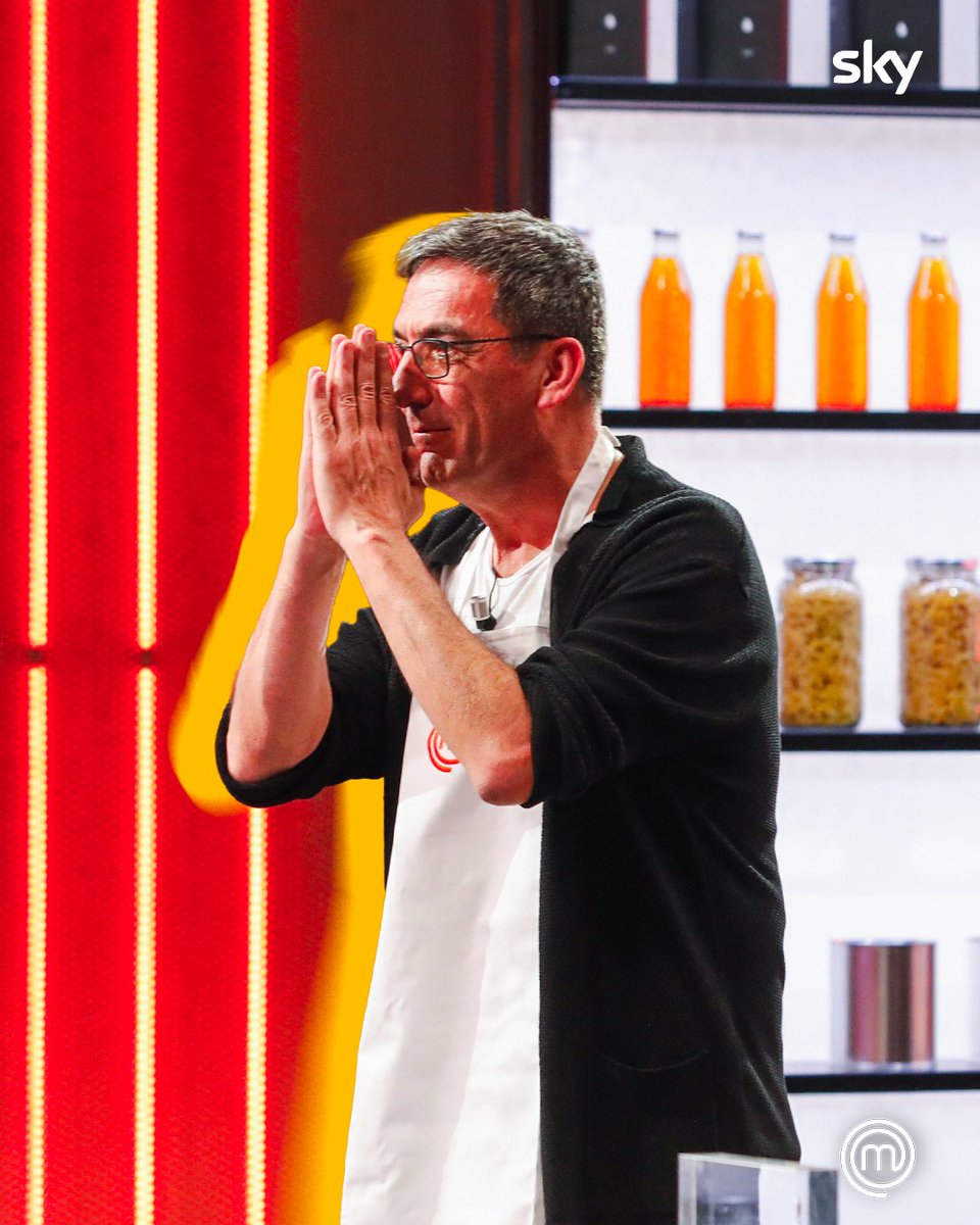 "Una ventata di mondo, cultura ed emotività". Reza è il primo concorrente a entrare nella Masterclass 🥹🧡 #MasterChefIt