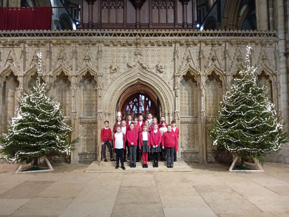 An amazing day full of Christmas carols <a href="/lincolndbe/">@LincolnDBE</a> alongside our 3 schools together. Super singing in the quire and also the opportunity to see friends from <a href="/the_laat/">LAAT</a>  . Well done to the children from @ChestnutRusk @MortonCEPS <a href="/HorblingBrowns/">Horbling Brown's C of E Primary School</a>