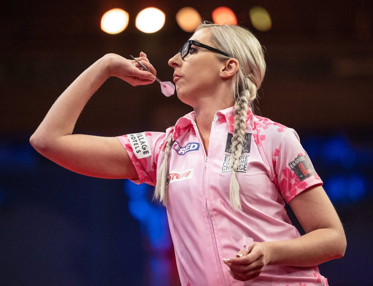 Fallon Sherrock MBE tweet media