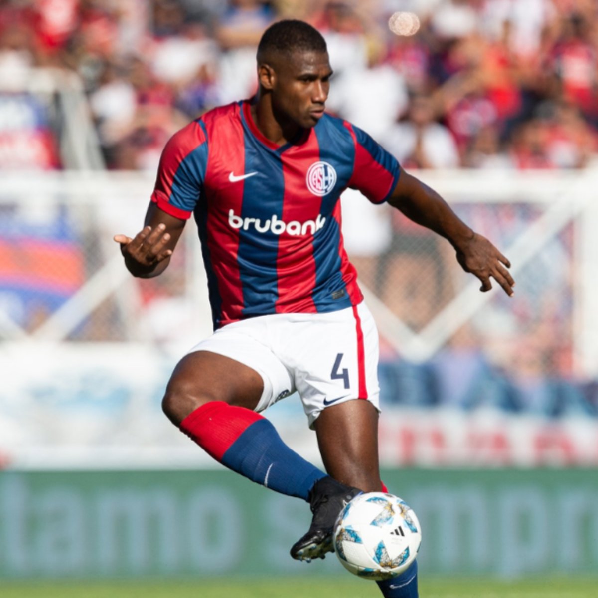 Juampiacuna's tweet image. 🔍 Talleres de Córdoba sondeó a Jhohan Romaña ante la salida de varios jugadores y en #SanLorenzo analizan el interés que involucrarla a Nahuel Bustos.