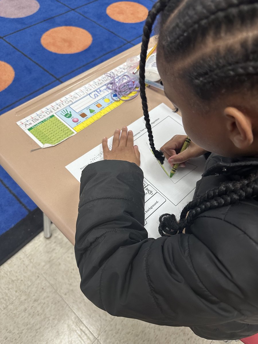 LabbHogg's tweet photo. Hour of Code @HESLancaster 
2nd grade Hatley is coding a Christmas tree!
#CSatHoustonElem https://t.co/kOrMIeoV0h