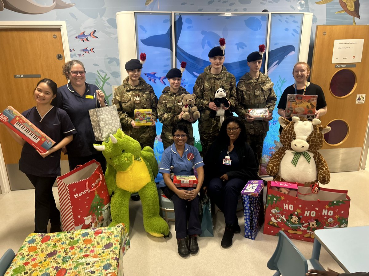 CsmThorne4coy's tweet photo. 45 Det donating Christmas presents for the children that are staying at Queens Hospital over the festive period
Staff was amazing and very grateful for what the cadets have done. 
@ACF_NELondon https://t.co/ulsUeIY58q