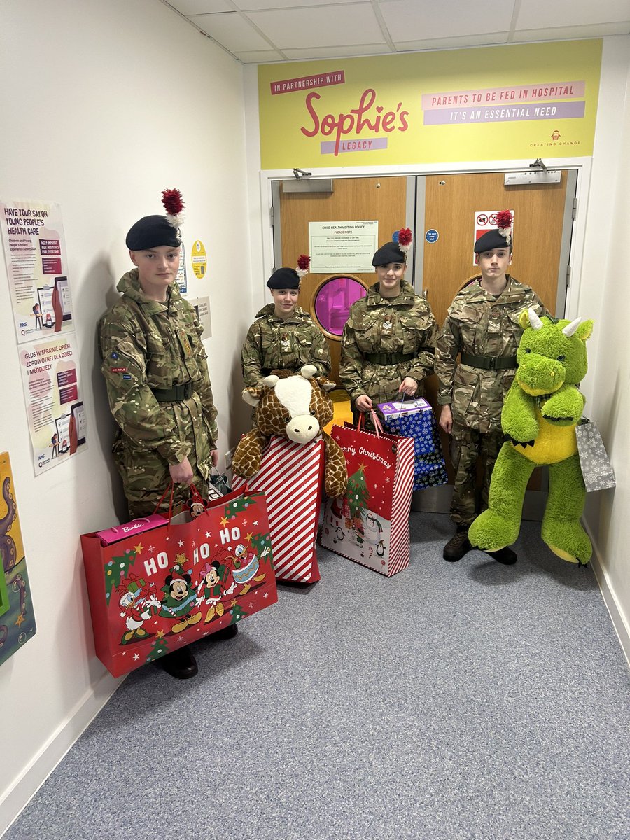 CsmThorne4coy's tweet photo. 45 Det donating Christmas presents for the children that are staying at Queens Hospital over the festive period
Staff was amazing and very grateful for what the cadets have done. 
@ACF_NELondon https://t.co/ulsUeIY58q