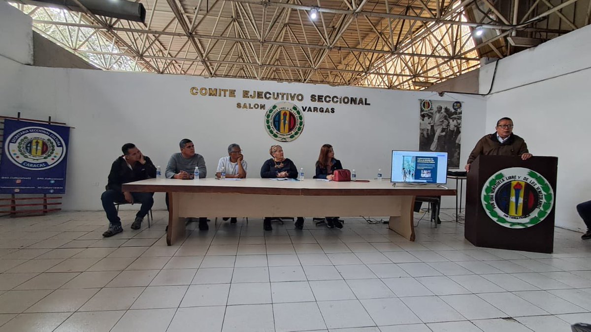 ¡A casa llena! La Secretaría Nacional de Organización realizó en la Seccional Caracas la #TertuliADeca sobre la “Gestión del Conocimiento Político y la Inteligencia Artificial” con la ponencia del Dr. Pablo Ojeda. En AD vamos de frente y con la mirada puesta hacia el futuro.