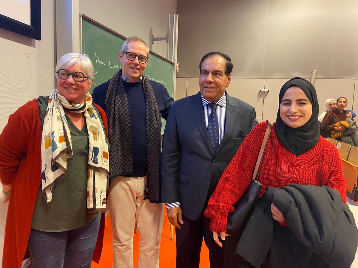 Piet Hoebeke (@hoebekepiet) on Twitter photo Vanavond toonde de <a href="/ugent_fge/">UGent Geneeskunde & Gezondheidswetenschappen</a> @UGent de indrukwekkende documentaire I Shall Not Hate van <a href="/AbuelaiIzzeldin/">Izzeldin Abuelaish</a>. Een verhaal dat niemand onberoerd laat en een menselijke blik werpt op Gaza. Inspiratie voor hoop en verzoening. #IShallNotHate #CeasefireNOW Vanavond toonde de <a href="/ugent_fge/">UGent Geneeskunde & Gezondheidswetenschappen</a> @UGent de indrukwekkende documentaire I Shall Not Hate van <a href="/AbuelaiIzzeldin/">Izzeldin Abuelaish</a>. Een verhaal dat niemand onberoerd laat en een menselijke blik werpt op Gaza. Inspiratie voor hoop en verzoening. #IShallNotHate #CeasefireNOW