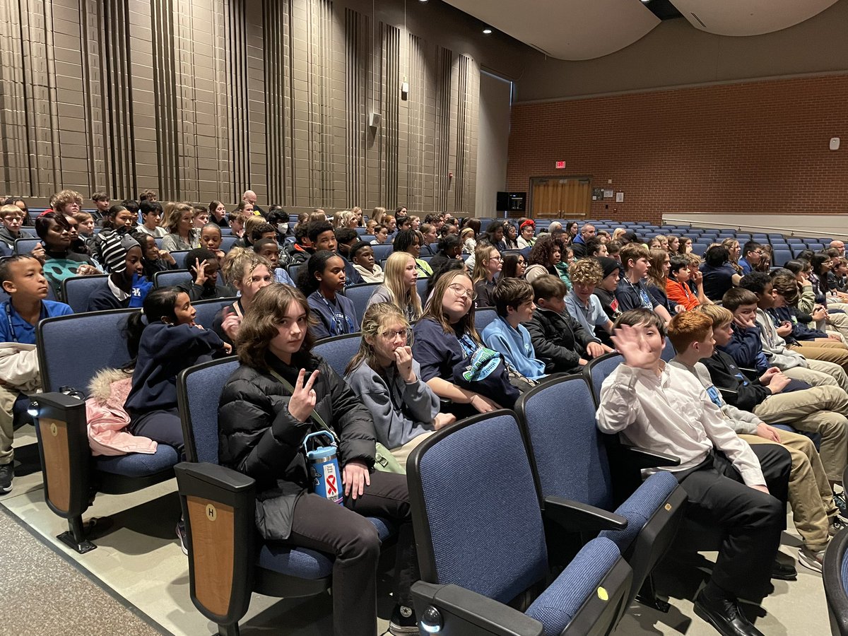 echotrailchoir's tweet image. Day 2 of our winter concert tour! ✅ Today was the 7th Graders’ turn to listen to the wonderful musicians from @EasternHSMedia and celebrate with bowling! @easternhsbands @EchoTrailModMus @echotrailband @EchoTrailMiddle @KaraJo_Ammerman #ExpectgreaTness