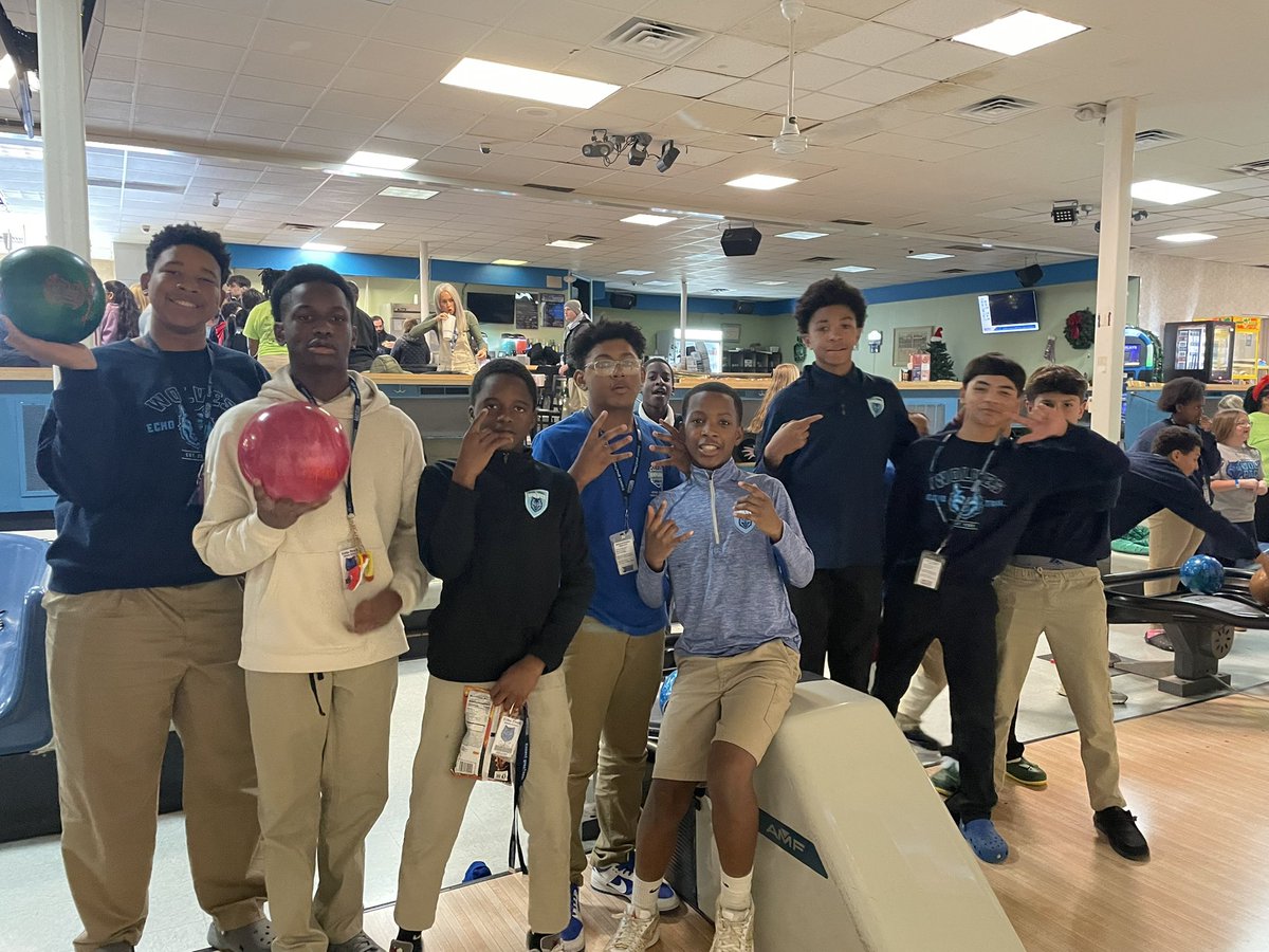 echotrailchoir's tweet image. Day 2 of our winter concert tour! ✅ Today was the 7th Graders’ turn to listen to the wonderful musicians from @EasternHSMedia and celebrate with bowling! @easternhsbands @EchoTrailModMus @echotrailband @EchoTrailMiddle @KaraJo_Ammerman #ExpectgreaTness