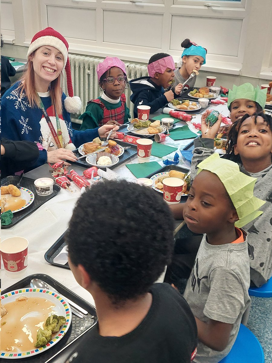 BrookfieldsPri1's tweet photo. What an amazing day at school today: filled with fun, laughter, food, and some questionable cracker jokes. #teambrookfields #WeAreCreate https://t.co/IvPAQYCluz