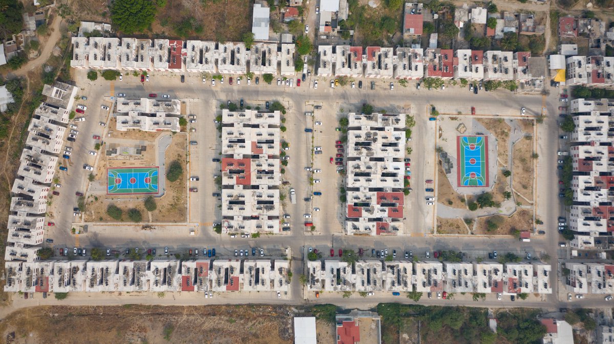 1ra Bienal de Urbanismo de México
Categoría 4. Programas de Impacto Social
"Sistema de Parques Vecinales en Tuxtla Gutiérrez"
Agradecemos a la <a href="/amumexico/">Asociación Mexicana de Urbanistas, AC.</a> este reconocimiento

Fotos:<a href="/_JaimeNavarro/">jaime navarro soto</a>
<a href="/FRACCIONASADECV/">ARQ. MANUEL HIDALGO</a> <a href="/FundHogares/">FUNDACIÓN HOGARES I.A.P</a> <a href="/Infonavit/">Infonavit</a>

#Arquitectura #Architecture
#REArquitectos