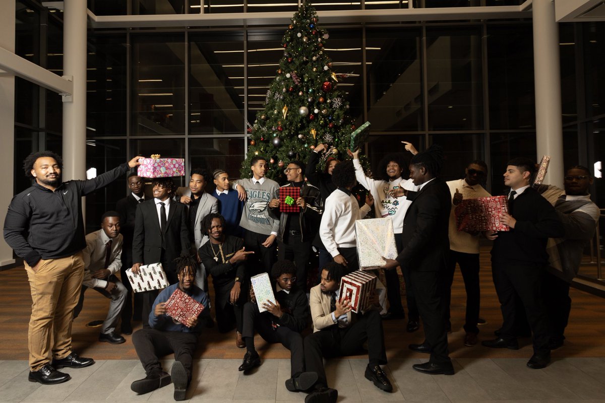 Merry X-mas🎄
From The Exceptional Men of The Talented Tenth, Inc.

May this Christmas season bring you and your family endless joy, peace, and hope for the year ahead. Wishing you a blessed and happy holiday!