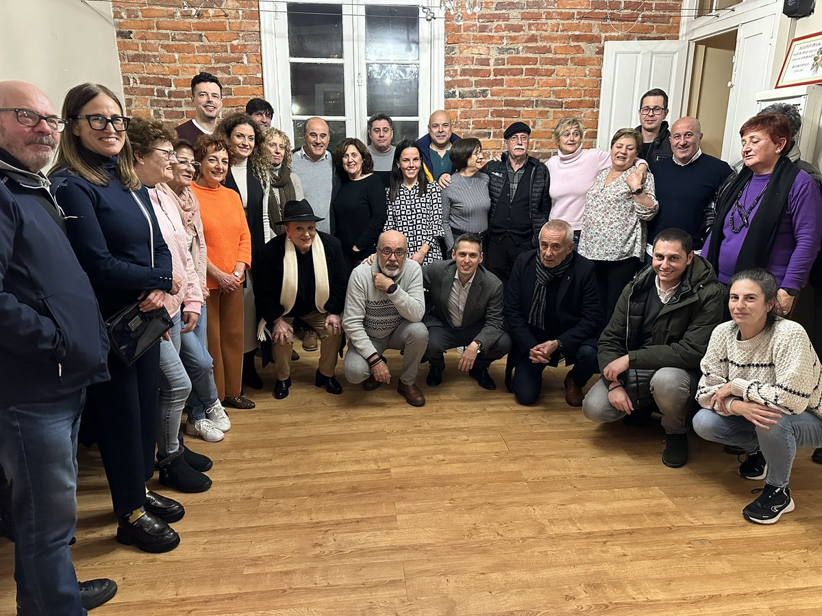 Ainoaqui's tweet photo. Esta noche, acompañamos a los compañeros y compañeras del @PSOEReocin y a su secretaria general, @lydiiateran, en el tradicional vino de Navidad en Puente San Miguel.

Compartimos un rato entrañable con quienes creemos en un @PSOECantabria fuerte, creíble y reconocible. https://t.co/Nohj5fSWaQ