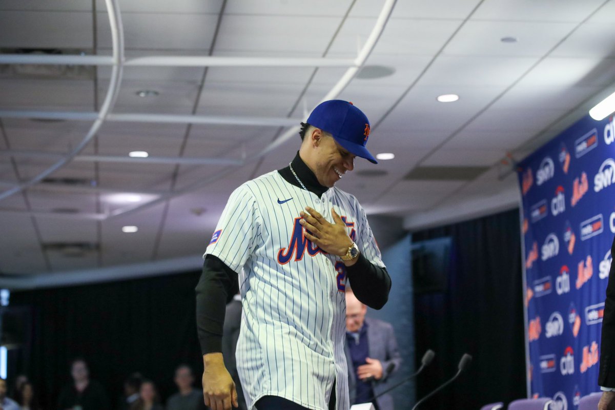 Mets's tweet photo. The orange and blue looks good on you, @JuanSoto25_ 🤩 https://t.co/P0NaWUhyzX
