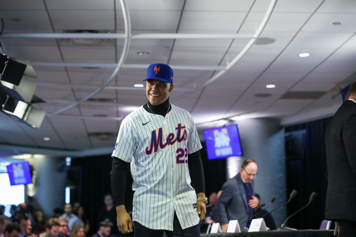 Mets's tweet photo. The orange and blue looks good on you, @JuanSoto25_ 🤩 https://t.co/P0NaWUhyzX