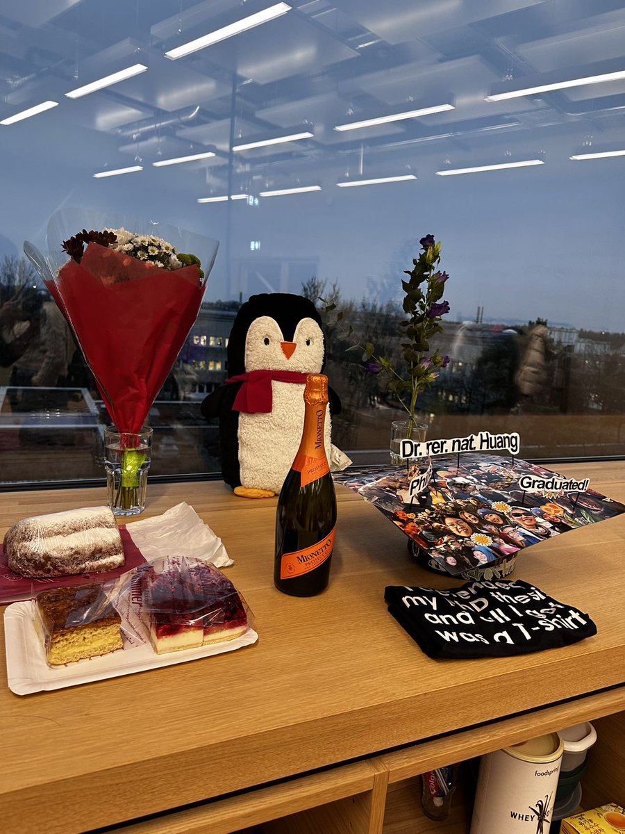 Lianyun_Huang's tweet image. Finished my defense today, it was a blessing having you since the beginning 🥰🥰@caina89 @JolienRietkerk @SimonWengert @Xenofon_G @Simon_CEChang